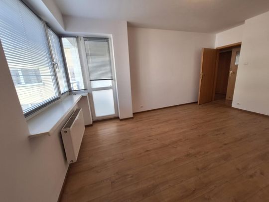 Kawalerka, 33 m2, ul. Górki, Górczyn, nieumeblowana, oddzielna kuchnia, winda - Photo 1