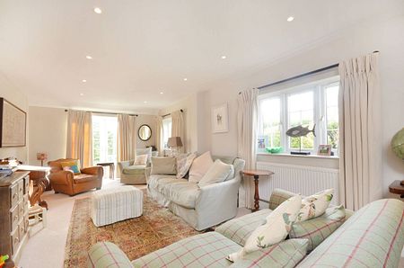 Brook Farm, Worplesdon, GU3 - Photo 3