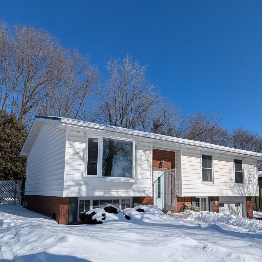 For Lease - 639 Blue Forest Hill, Burlington, Ontario - Photo 1