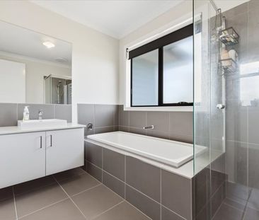 Welcome Home - Convenience and Style - Photo 4