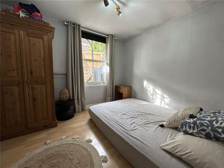 4 bedroom end of terrace house to rent - Photo 5