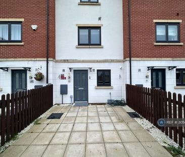 4 bedroom semi-detached house to rent - Photo 2