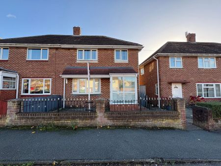 3 bedroom semi-detached house to rent - Photo 4