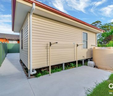 Beautiful Three Bedroom Granny Flat with Parking - Photo 1