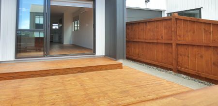 HOBSONVILLE - Terrace House - Photo 5