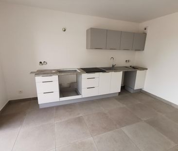 « VILLENEUVE LES AVIGNON - APPARTEMENT T3 69.96 M² AVEC TERRASSE ET... - Photo 2