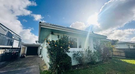 3-Bedroom Home in Mt Albert Road with Carport - Photo 2