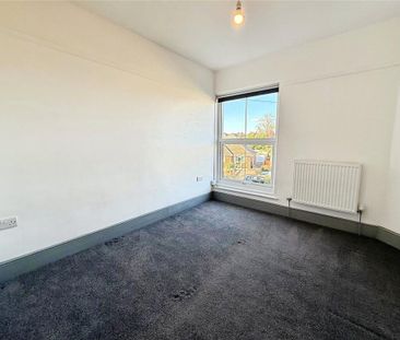 3 bedroom flat to rent - Photo 6