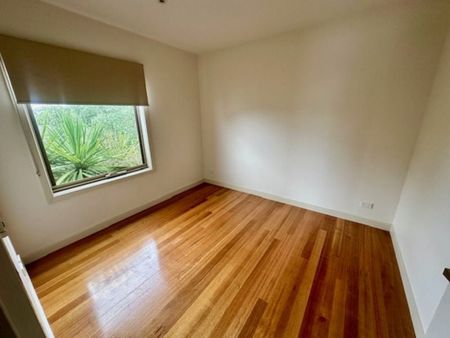 Stunning home in the heart of Dromana! TWO KITCHENS! - Photo 2