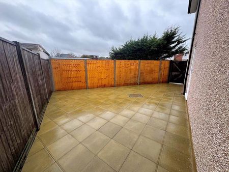 1 bedroom ground floor flat to rent - Photo 2