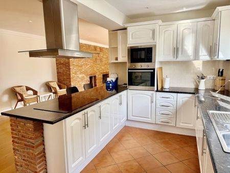 4 room luxury Villa for rent in Marbella, Andalusia - Photo 4