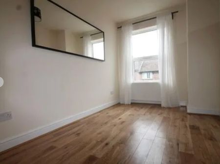 4 Bed Maisonette, Holdenby Road, SE4 - Photo 2