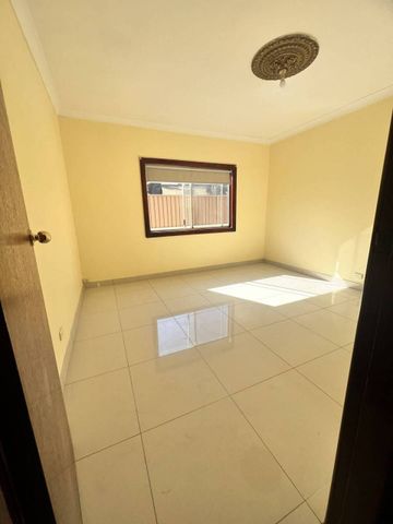 Amazing Large 5 Bedroom Home - Photo 4