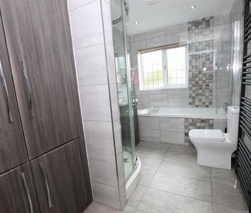 4 bedroom detached house to rent - Photo 6