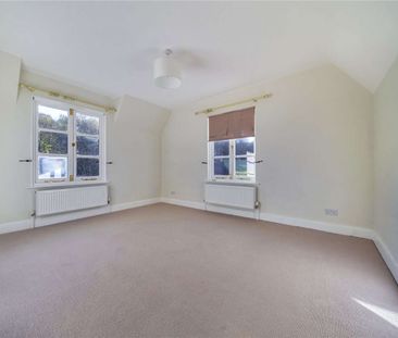 A country home of charm and character with barn and grounds. - Photo 4