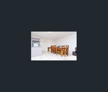 EASY LIVING - 2 BED 2 BATH plus DOUBLE REMOTE GARAGE plus COURTYARD - Photo 6