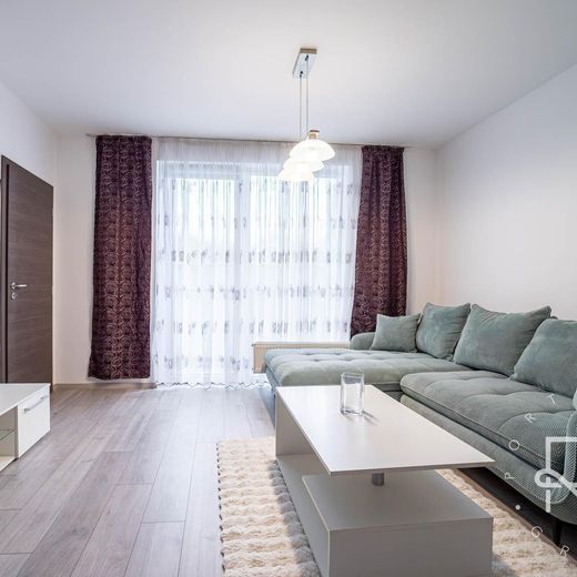 Moderné bývanie v 2-izbovom byte s parkovaním na ulici PRI HRUBEJ LÚKE - Fotografia 1