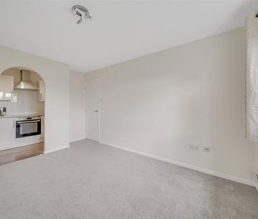 Flat To Let - Photo 2