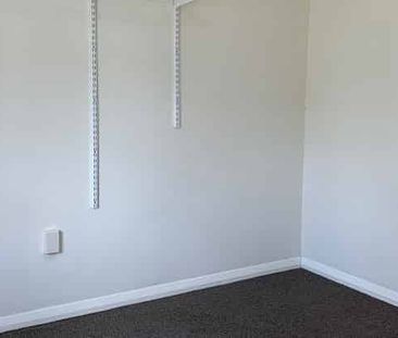 Sunny 1BR cottage in great location. - Photo 2