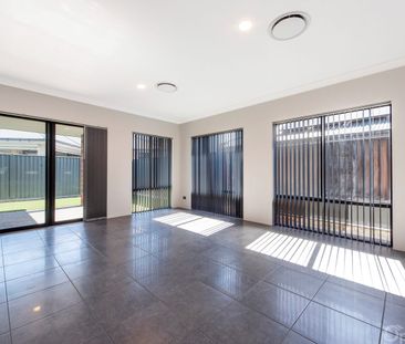 Spacious 3x2 home with theatre room - Photo 1