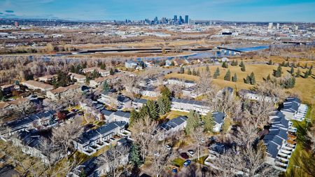 65 Lynnridge Villas SE, Calgary - Photo 4