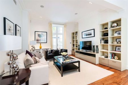 An excellent family house with wood floors throughout. - Photo 5