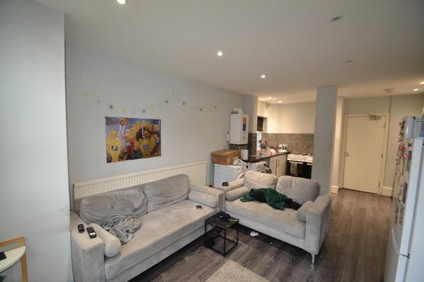 6 bedroom house to rent - Photo 1