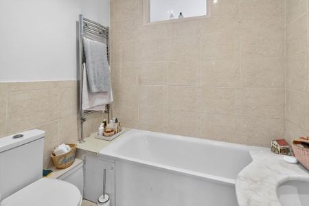 5 bedroom terraced house to rent - Photo 4