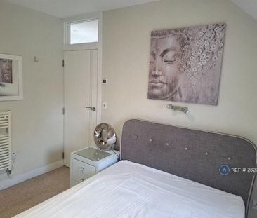 1 bedroom in a house share to rent - Photo 4