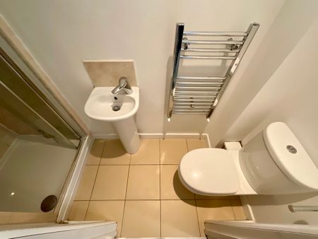 3 bedroom Semi-Detached House to let - Photo 3