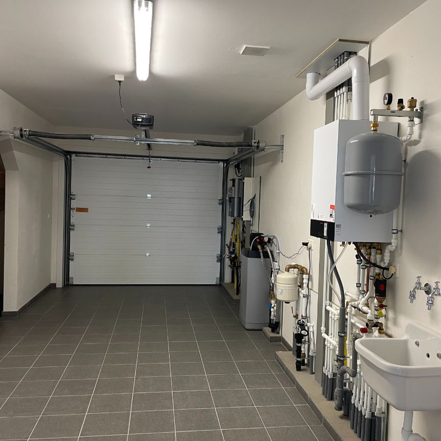 Drie slaapkamer EENGEZINSWONING met garage & tuin - Foto 1