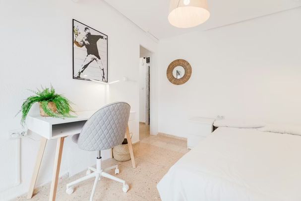 Carrer dEmpar Ballester, Valencia, Valencian Community 46022 - Photo 1