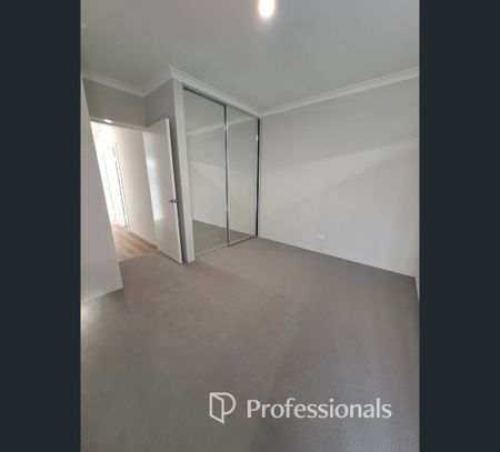 33A Hazelgrove Crescent, Millbridge, WA 6232 - Photo 5
