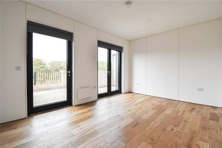 4 bedroom semi-detached house to rent - Photo 2