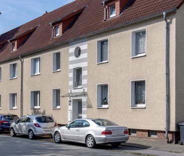 Gut gewohnt zum kleinen Preis! Bezugsfertige DG-Wohnung in Unser Fr... - Photo 1