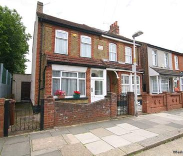 2 bedroom property to rent in Romford - Photo 3