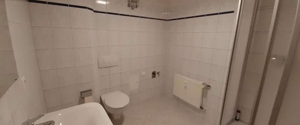 Deine neue Wohnung in Stadtfeld-Ost: 2-Raumwohnung mit EBK und Balkon - Photo 1