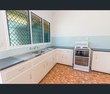 1/119 Eyre Street, North Ward, Qld 4810 - Photo 4