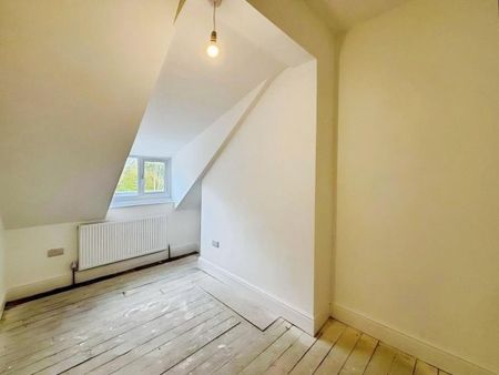 4 bedroom end of terrace house to rent - Photo 5