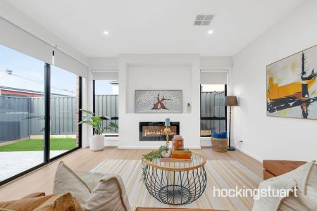 GREAT FAMILY HOME IN PRIME LOCATION - Photo 2