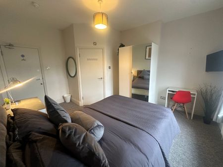 Double En-suite Room- Gloucester Road North - Photo 4