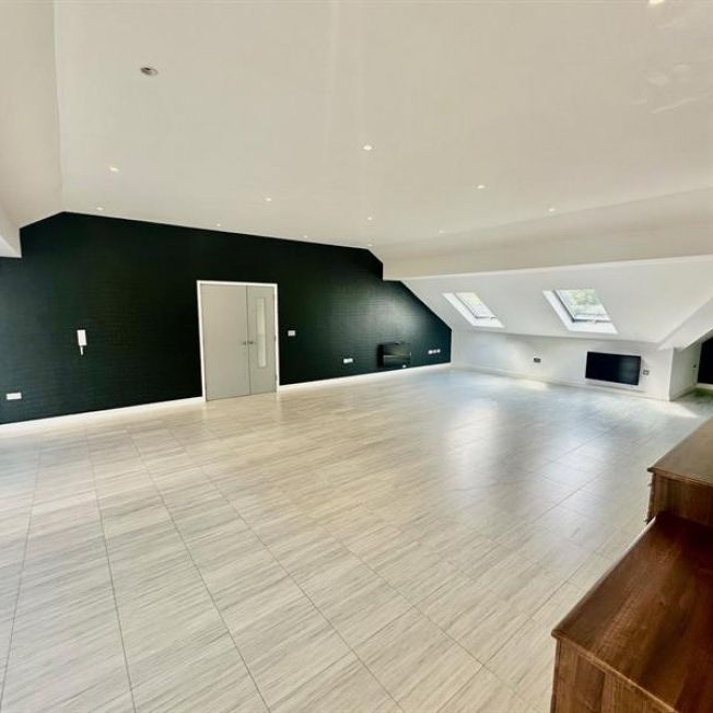 3 Bedroom Apartment To Let - Photo 1