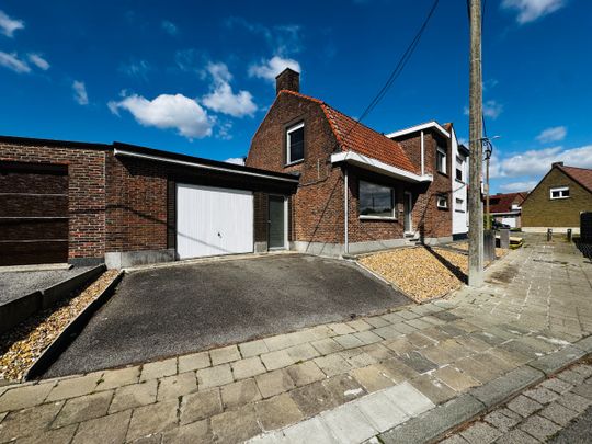 Gerenoveerde woning met ruime garage en 2 slaapkamers - Photo 1
