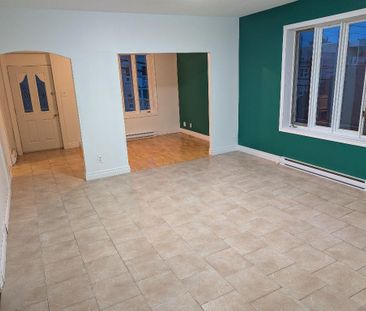 GRAND 6-1/2 A LOUER SPACIEUX ET LUMINEUX A SHAWINIGAN DISPONIBLE LE... - Photo 1