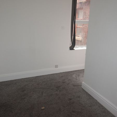 To Let 1 Bed Apartment - Photo 3