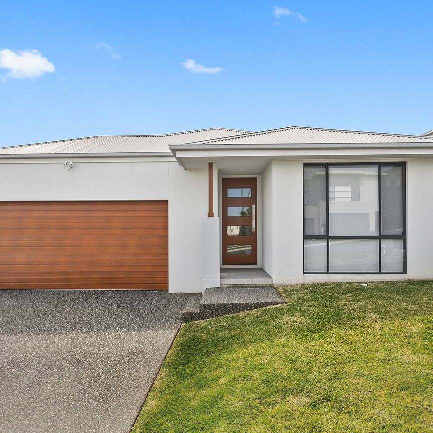 12 Solstice Drive, Dunmore. - Photo 1