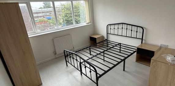 House share for Rent in Halton Lodge, Runcorn Handforth: Room 1 - Photo 2