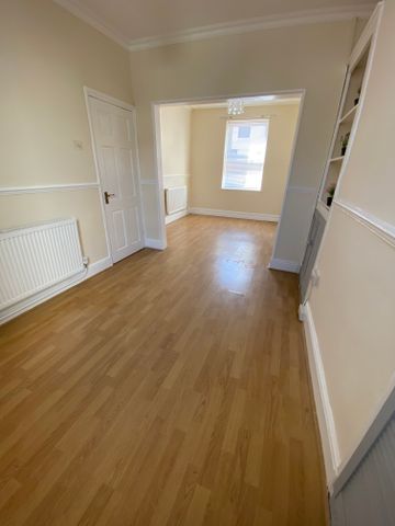 £1,350 PCM, Three Bedroom House with Enclosed Garden in Dorset Street, Grangetown, Cardiff, CF11 6PS - Photo 2