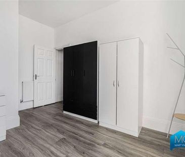 Royal Drive, New Southgate, London, N11 - Photo 3