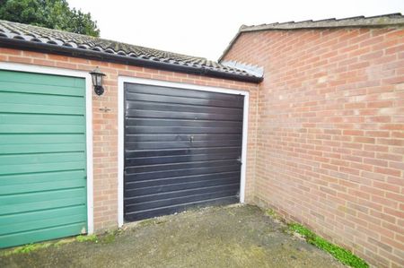 Rixon Close, George Green, Slough,SL3 - Photo 3